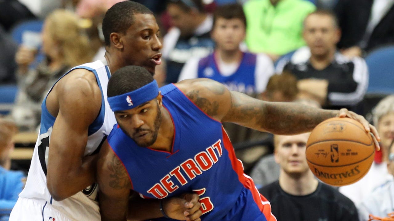 Wolves hold off Pistons